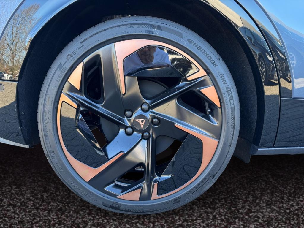 Tavascan 250 kW 4Drive VZ 360 ACC AUT HUD Kam.