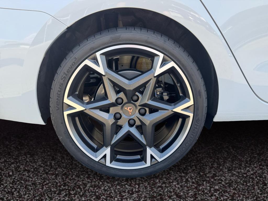 Leon SP VZ 1.5 e-Hyb. MATRIX+SENNHEISE+AHK+LED