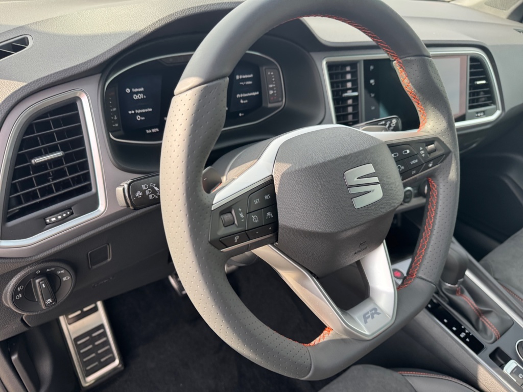 Ateca 2.0 TDI FR 7-G DSG+NAVI+AHK+KAMERA+LED AHK