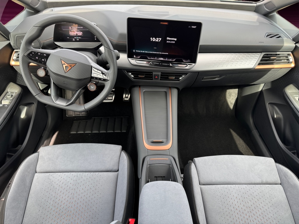 Born Edition Dynam 231PS 60kWh NAVI+SHZ+LED+PDC