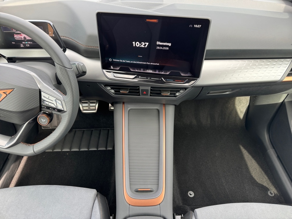 Born Edition Dynam 231PS 60kWh NAVI+SHZ+LED+PDC