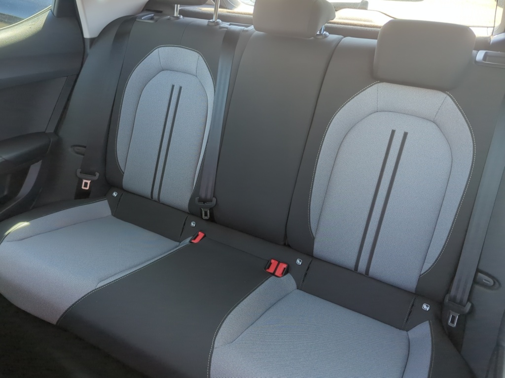 Leon 1.5 eTSI Road Edition DSG+NAVI+SHZ+PAKET M