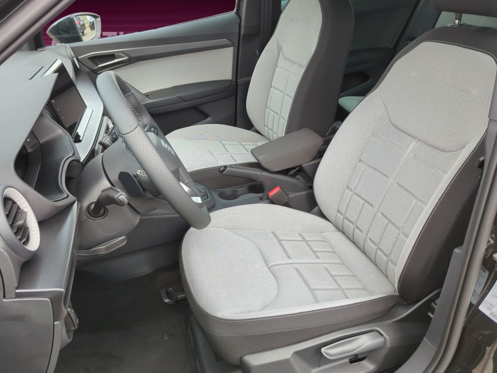 Arona 1.0 TSI FR DSG+NAVI+SHZ+SOUND+LED+18+RFK