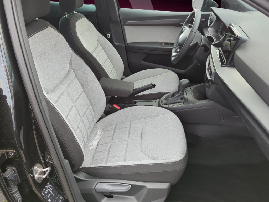 Arona 1.0 TSI FR DSG+NAVI+SHZ+SOUND+LED+18+RFK