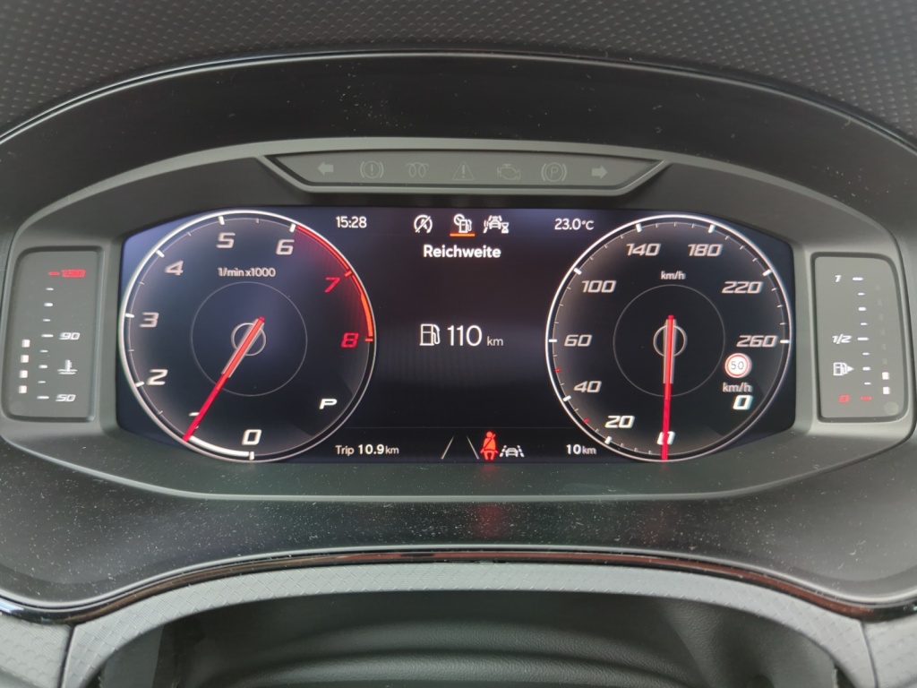 Arona 1.0 TSI FR DSG+NAVI+SHZ+SOUND+LED+18+RFK