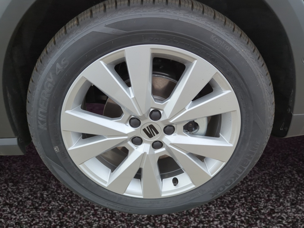 Arona 1.0 TSI FR DSG+NAVI+SHZ+SOUND+LED+18+RFK