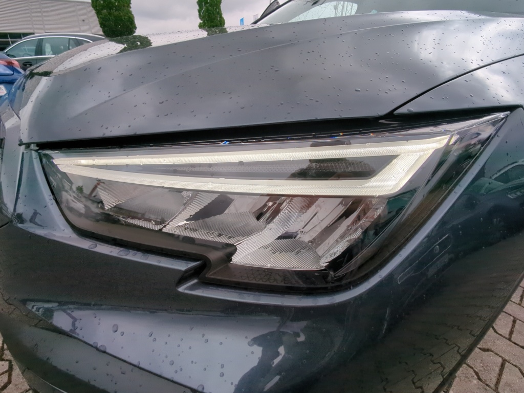 Arona 1.0 TSI FR DSG+NAVI+SHZ+ACC+RFK+LED+KEYLESS